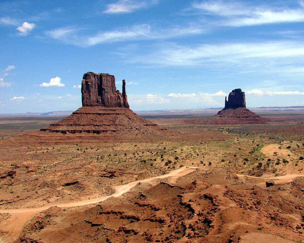 Долина Монументов (Monument Valley Park)