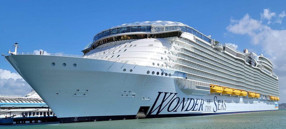 Royal Caribbean Wonder of the Seas (Топ 15 Самые большие круизные лайнеры)